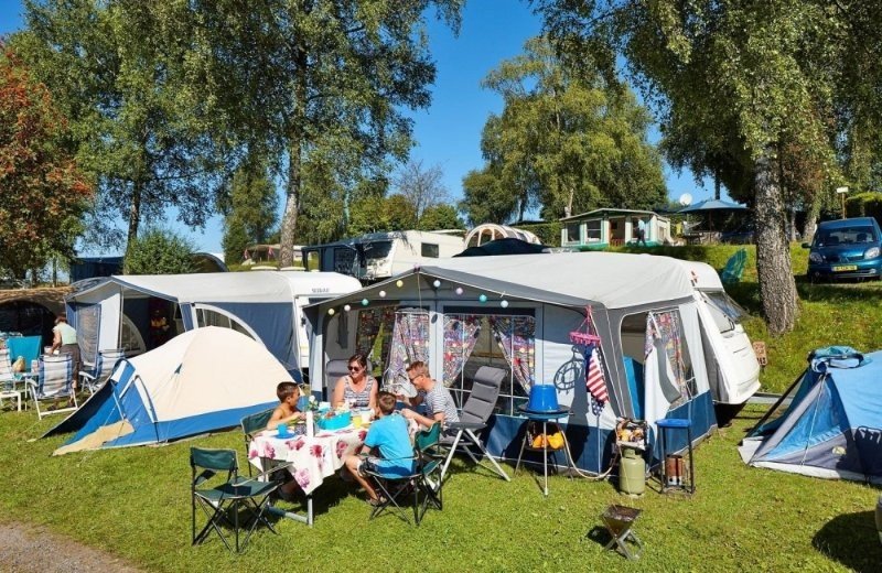 Camping bei bouillon familie zelten