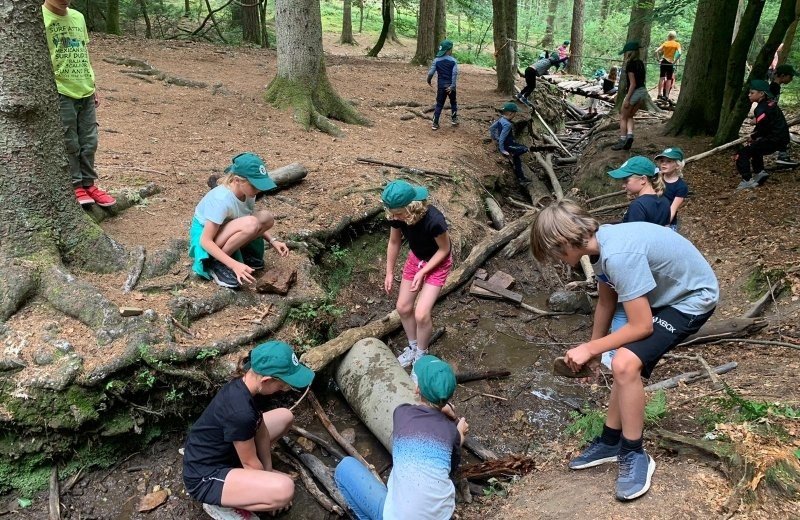Flora en fauna ontdekken met de ardennen rangers op kindercamping ardennen bertrix